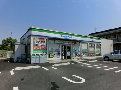 Convenience store. 160m to Family Mart (convenience store)