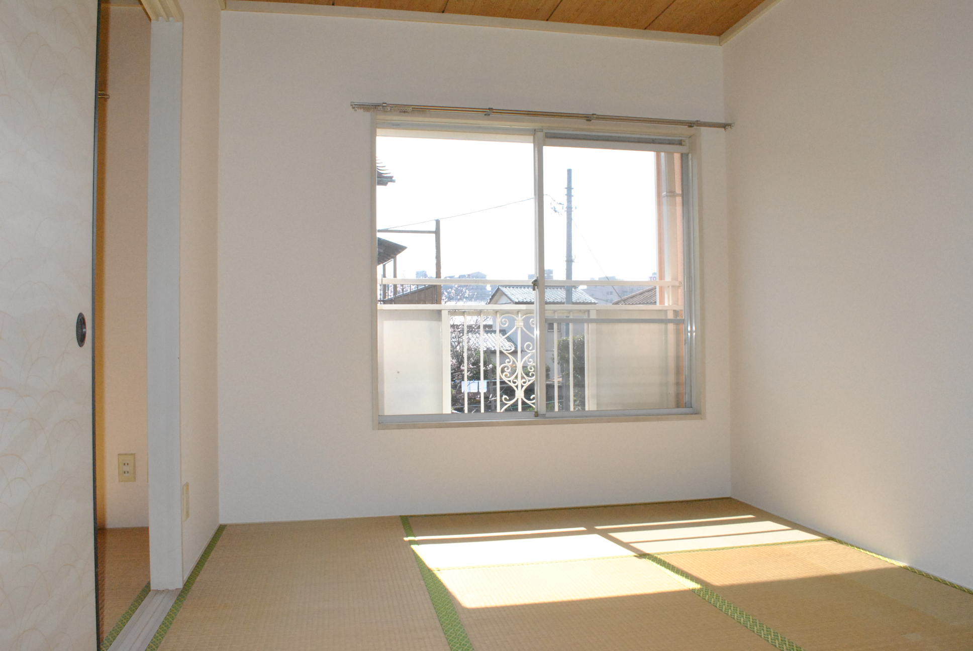 Living and room. Southwest side Japanese-style room 6 quires (and tatami mat sort before occupancy)