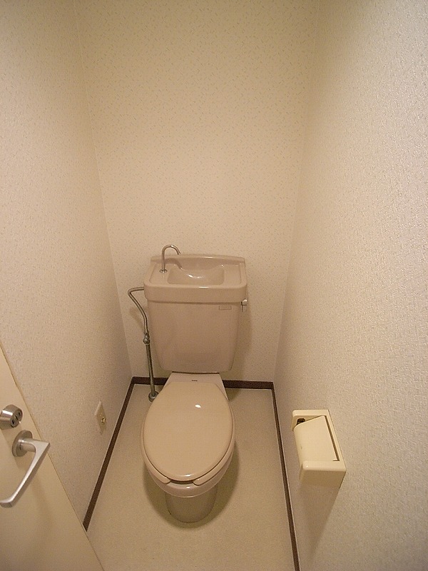 Toilet. It is separate from the bath