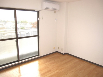 Living and room. Bright Western-style about 10 tatami facing the balcony