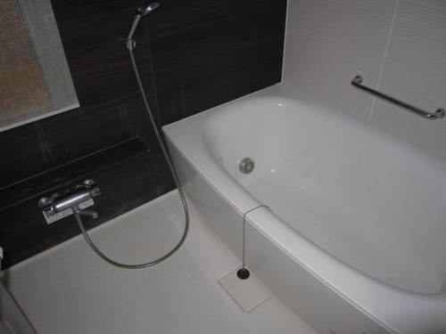 Bath. Bathroom with a convenient bathroom ventilation dryer! (Interior ago)