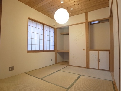 Living and room. Japanese-style room that follows the living-dining. It contains the light to Shoji over.