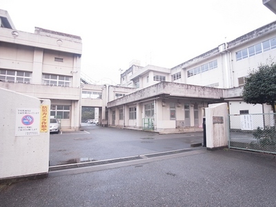 Primary school. 300m until Asahigaoka elementary school (elementary school)