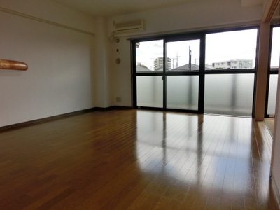 Living and room. Spacious LDK13.5 Pledge