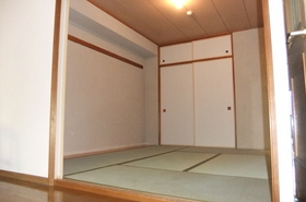 Living and room. Please to rumble with tatami occasionally