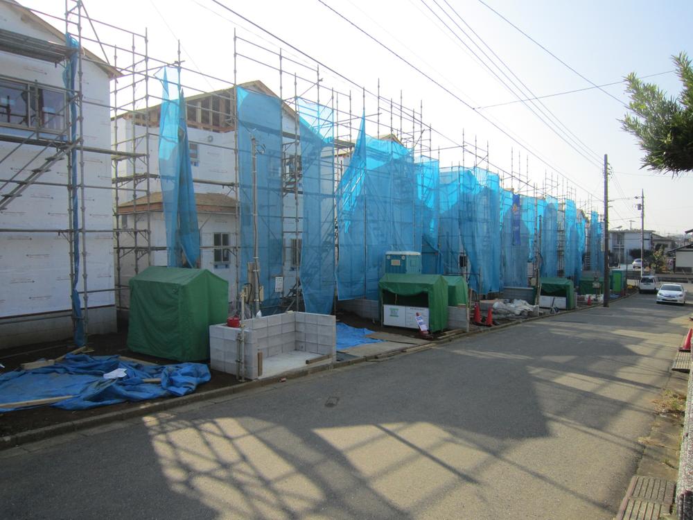 Local photos, including front road. Local (11 May 2013) Shooting