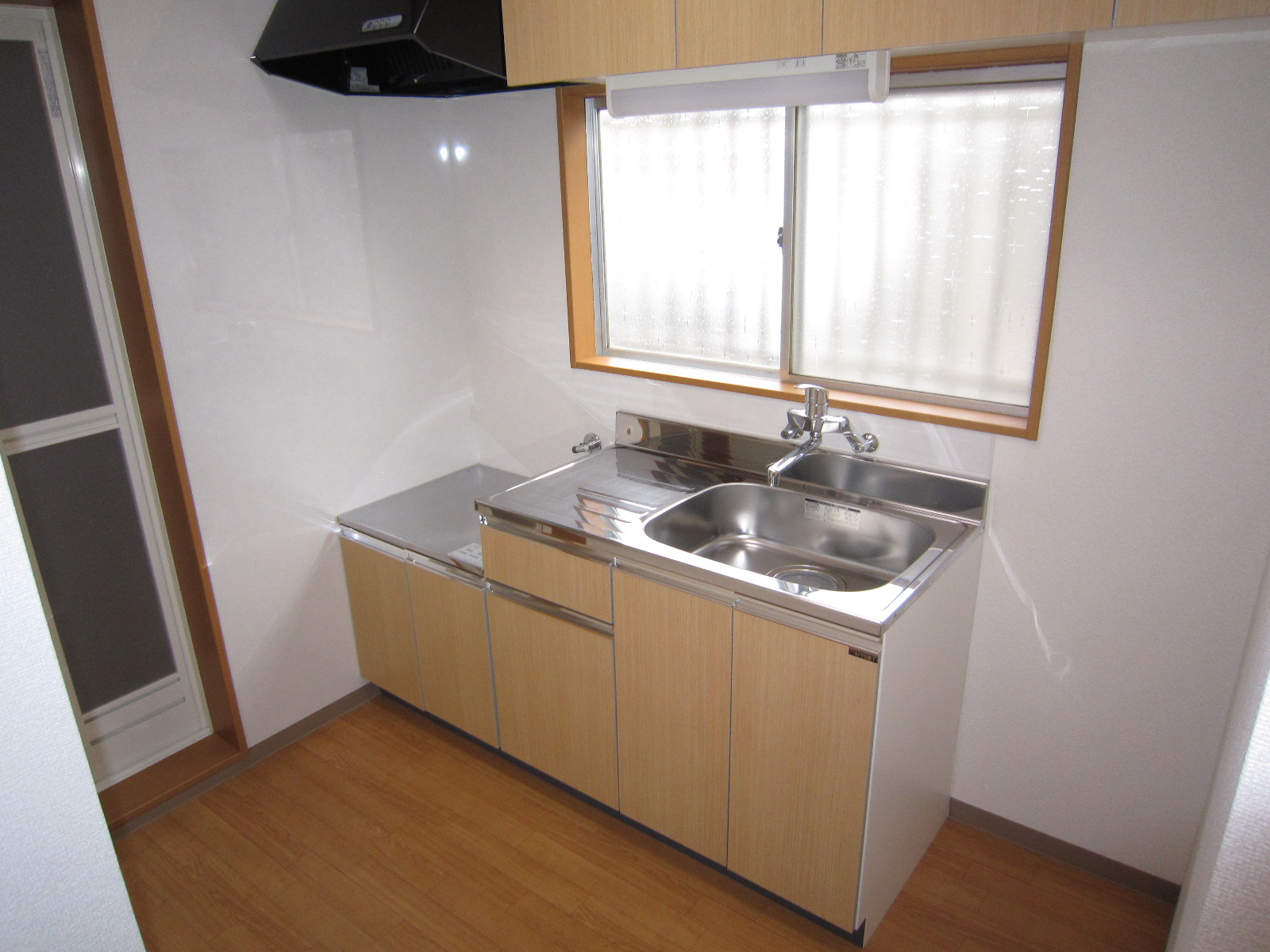 Kitchen. There window in the kitchen ☆