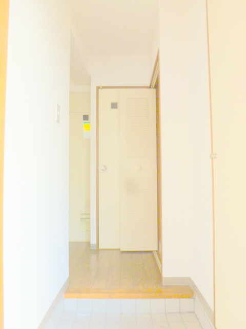 Living and room.  ※ image