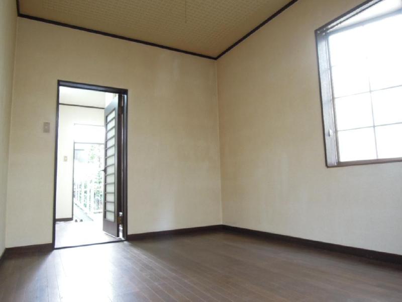 Other room space. The corner room of the easy-to-use next to a wide type of 6 quires flooring