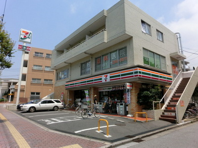 Convenience store. 410m to Seven-Eleven (convenience store)