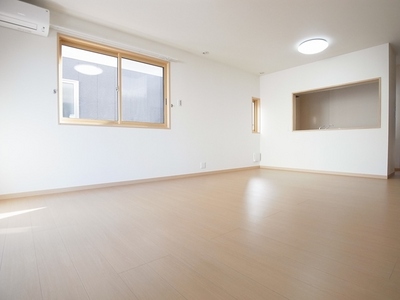Living and room. In face-to-face kitchen, You can see how the work while your family.