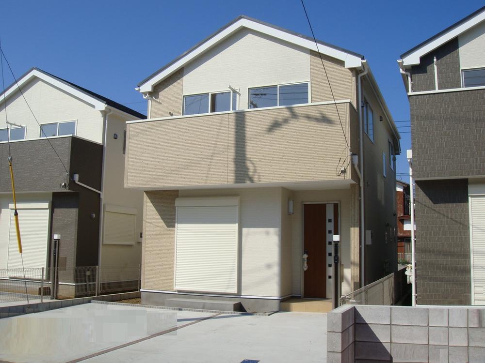 Local appearance photo. Building 3