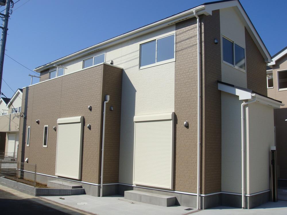 Local appearance photo. 6 Building