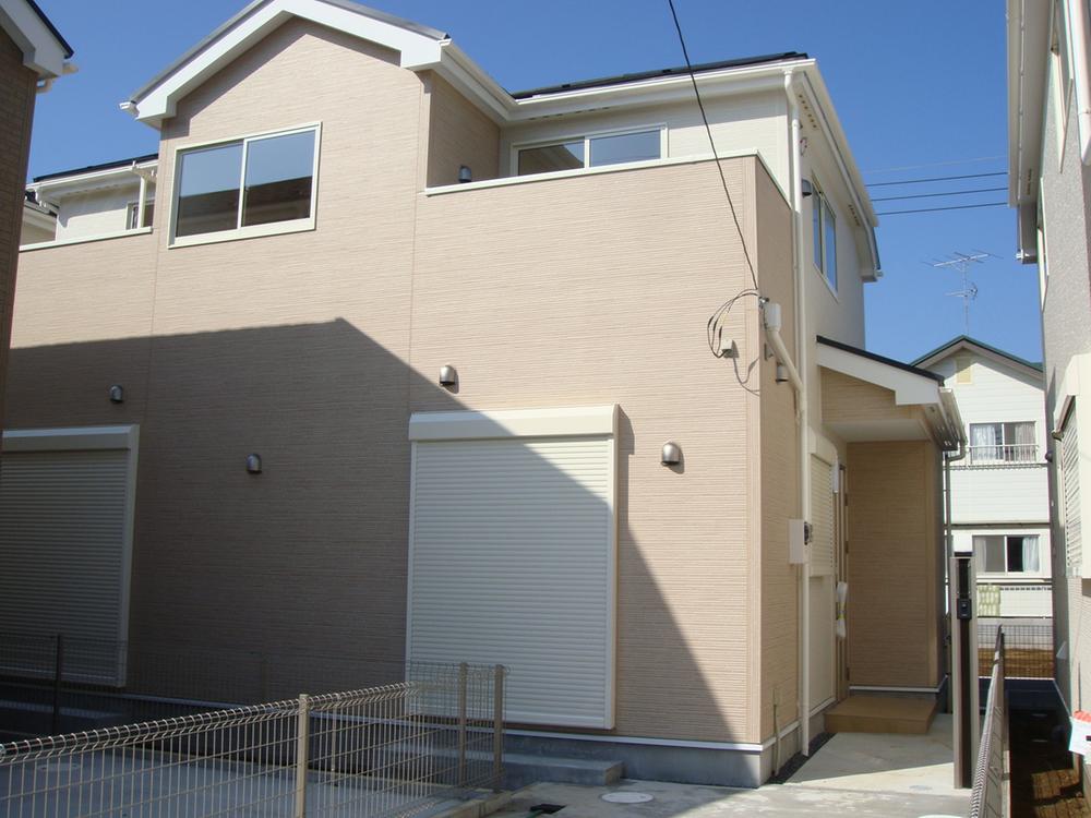 Local appearance photo. 7 Building