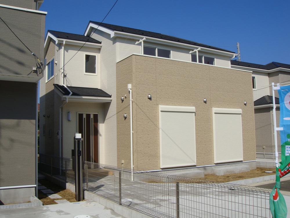 Local appearance photo. 9 Building