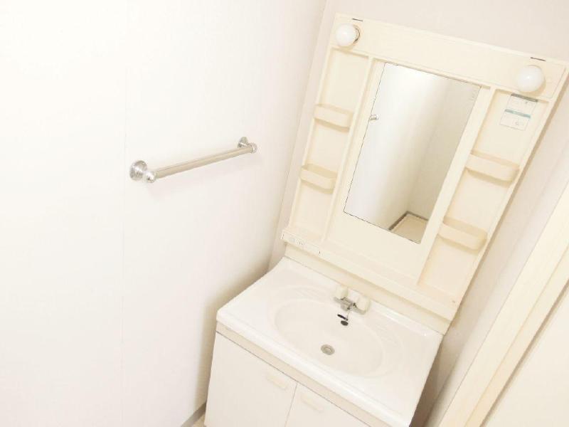 Washroom. It is very convenient to prepare and go out before the preparation of the morning! !