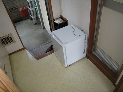 Entrance. Refrigerator is not attached