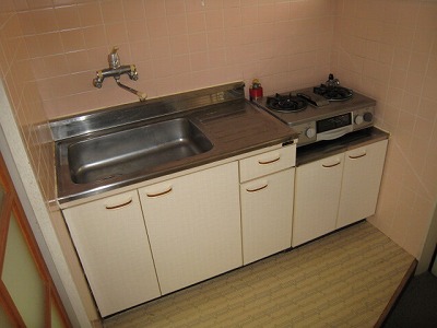 Kitchen. Two-burner stove installation Allowed