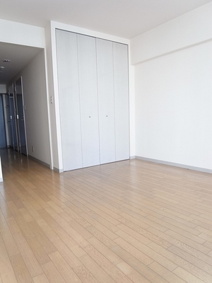 Living and room. Spacious about 10.5 Pledge, Flooring of Western-style.