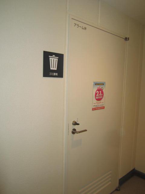 Other. 36 floor dedicated garbage station There is no need to go to throw to first floor, Convenient.