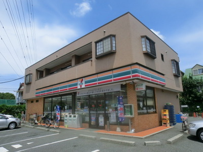 Convenience store. 610m to Seven-Eleven (convenience store)