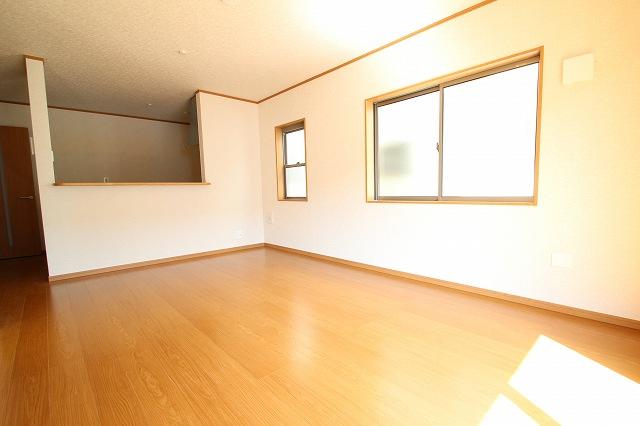 Same specifications photos (living). (5 Building) same specification