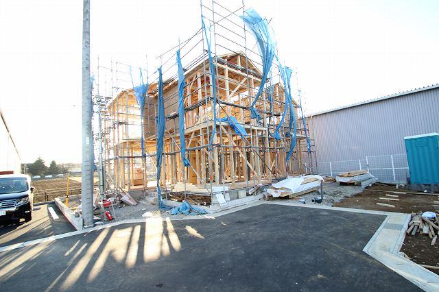 Local photos, including front road. Local (12 May 2013) Shooting