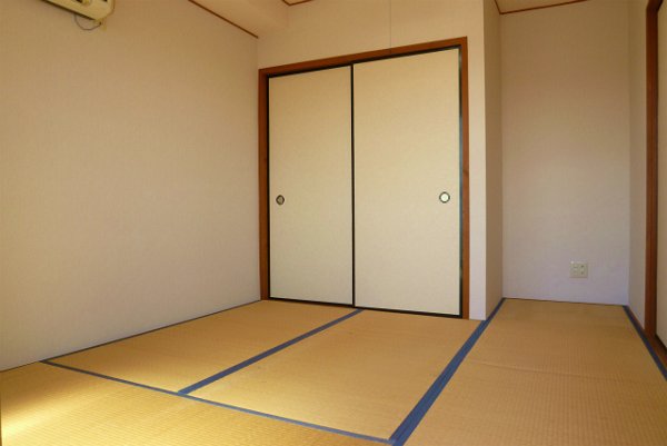 Other room space. Japanese-style room that can Gorone