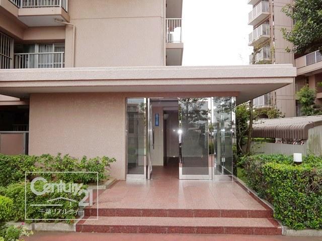 Entrance. Common areas