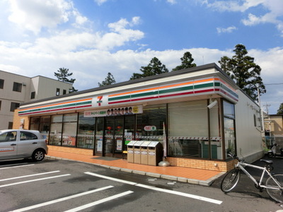 Convenience store. 380m to Seven-Eleven (convenience store)