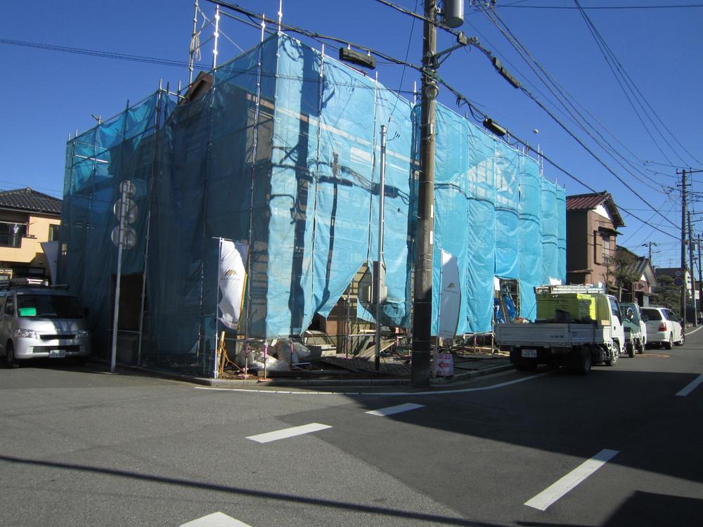 Local photos, including front road. Local (12 May 2013) Shooting