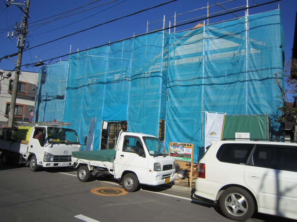 Local photos, including front road. Local (12 May 2013) Shooting