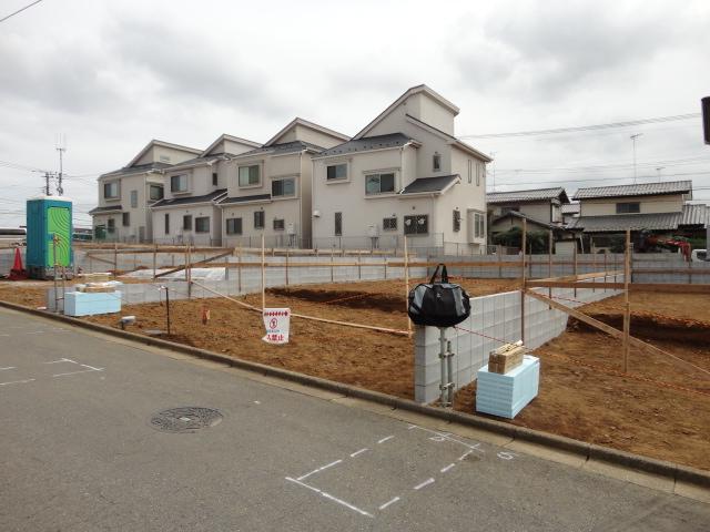 Local photos, including front road. Local (10 May 2013) Shooting