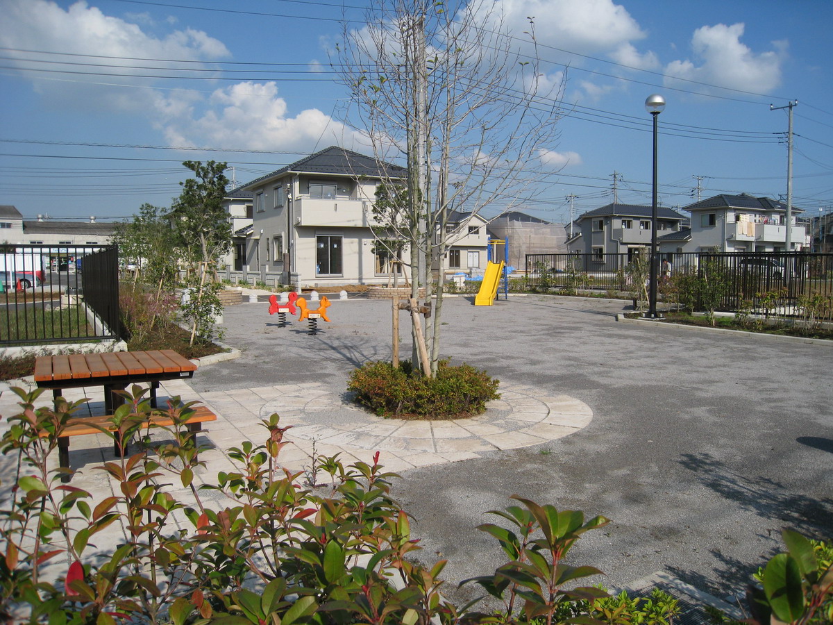 Other Environmental Photo. You can play in the slide and vehicles provided to the "Yukari field park" town center.
