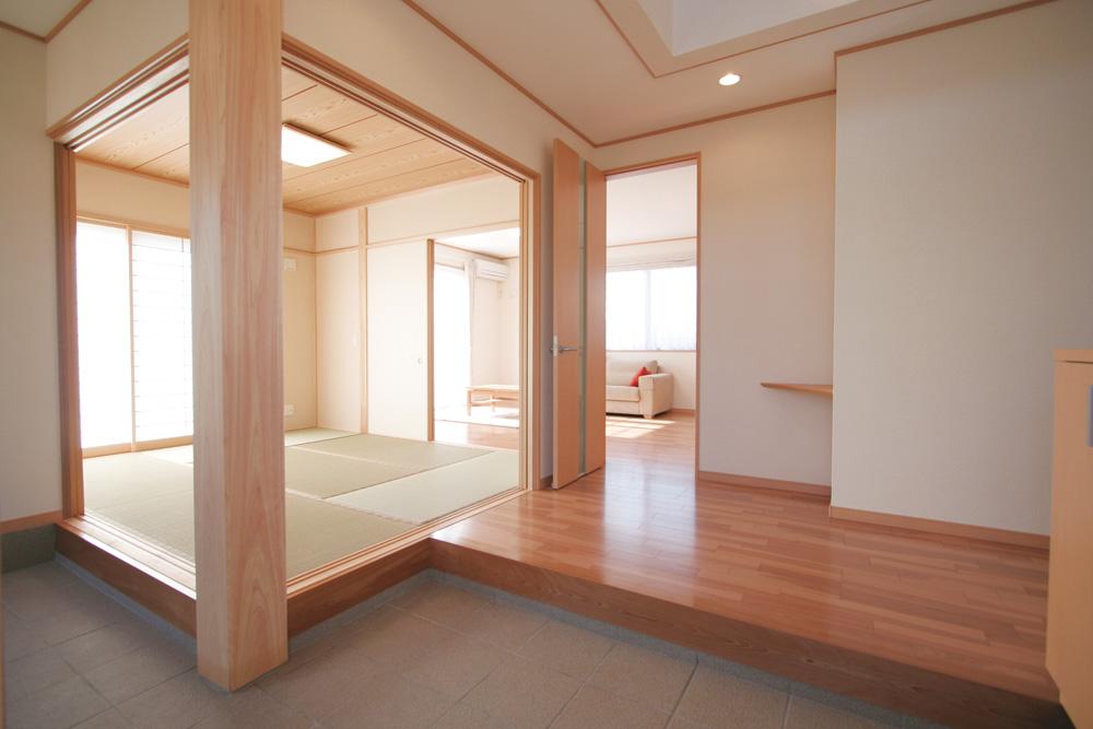 Entrance. Japanese style, Doma and Is a ready-built there is a cypress mainstay