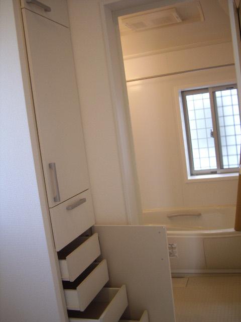 Other Equipment. Once you put a change of clothes Convenient ☆ I want to put the stock of daily necessities were in response to such a request Washroom storage