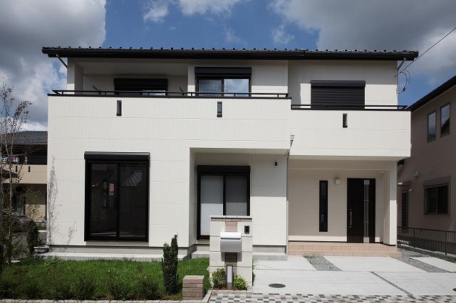 Local appearance photo. 6m is a public road corner lot property. Per yang It may be ventilated It is also easy car out