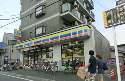 Convenience store. MINISTOP up (convenience store) 160m