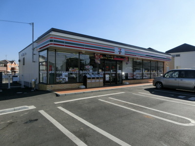 Convenience store. 470m to Seven-Eleven (convenience store)