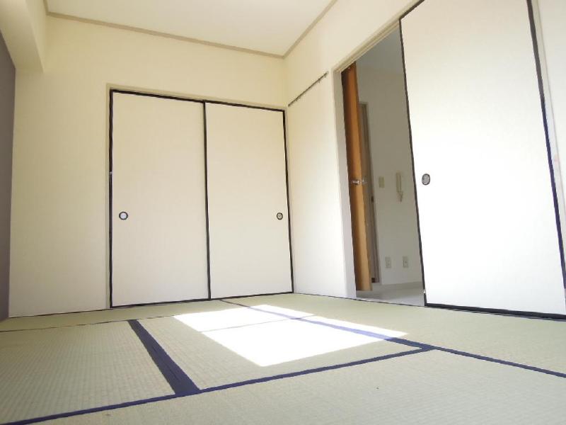 Other room space. Japanese-style room: lighting intake from both the balcony and bay window