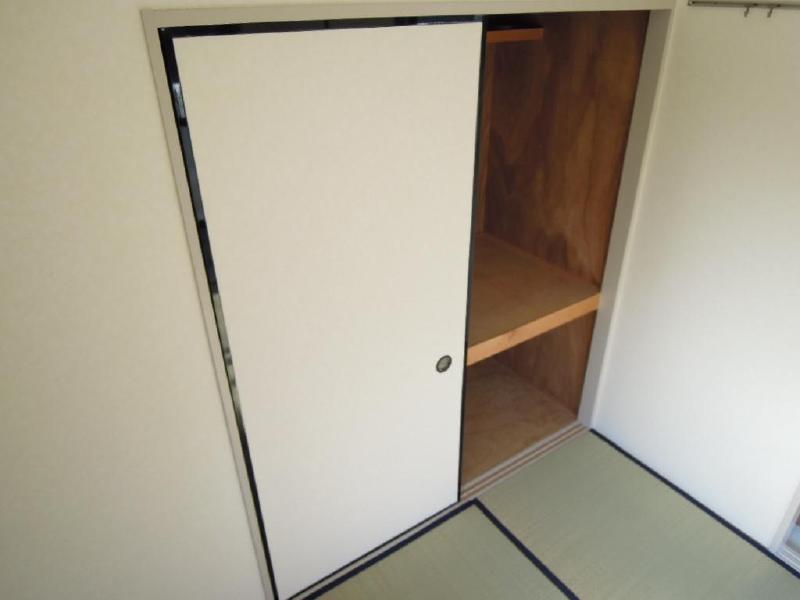 Other room space. Japanese-style room: it has a large storage space is so big