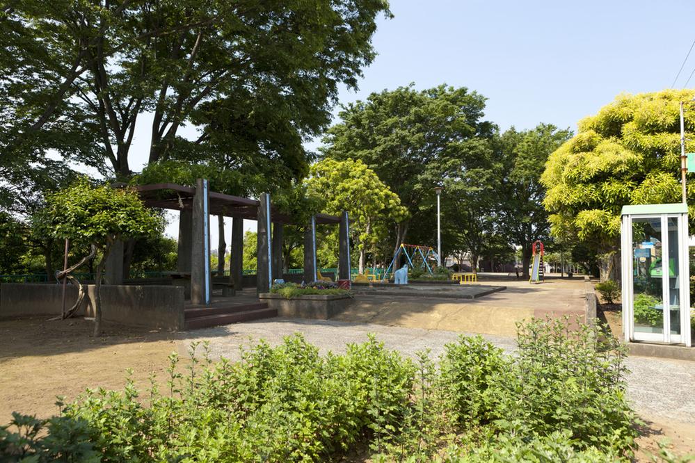 park. Ensei stand pleasant park in 160m walk to the park