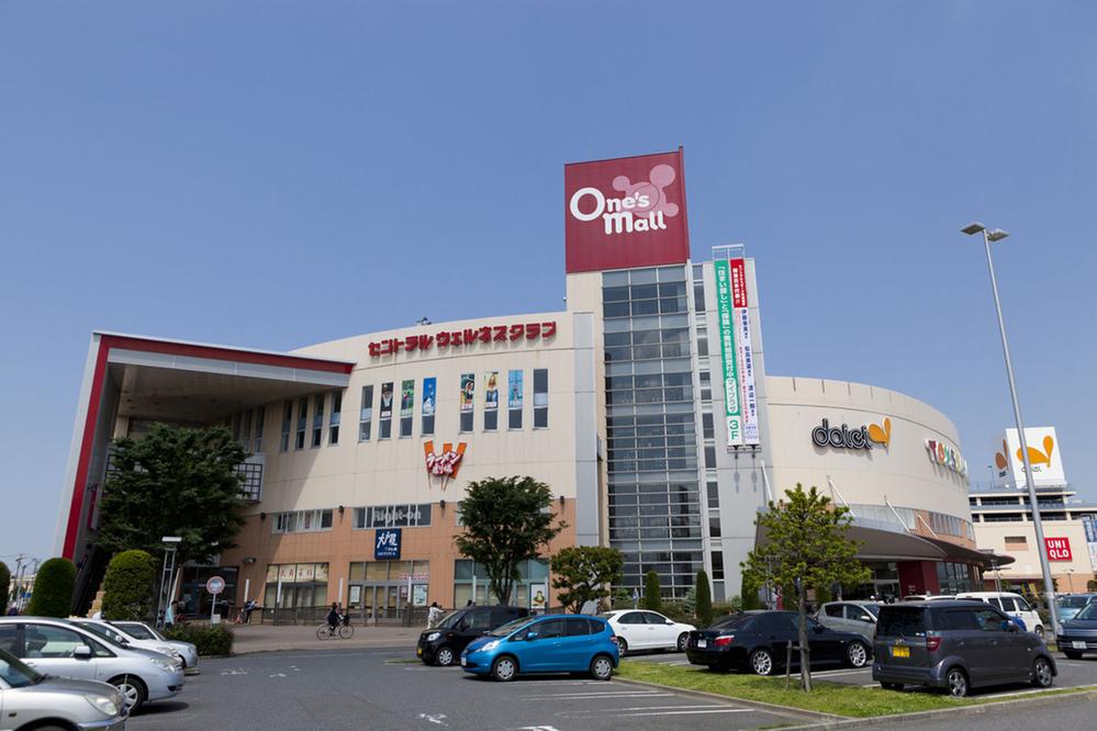 Shopping centre. Ones Mall ・ Convenient for daily shopping 1380m to Daiei Chiba Naganuma shop
