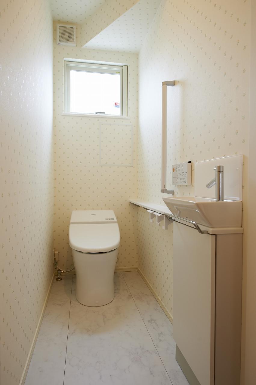 Toilet. In the first floor toilet is installed hand-washing counter. 1st floor ・ 2 Kaitomo multi-function with cleaning toilet seat