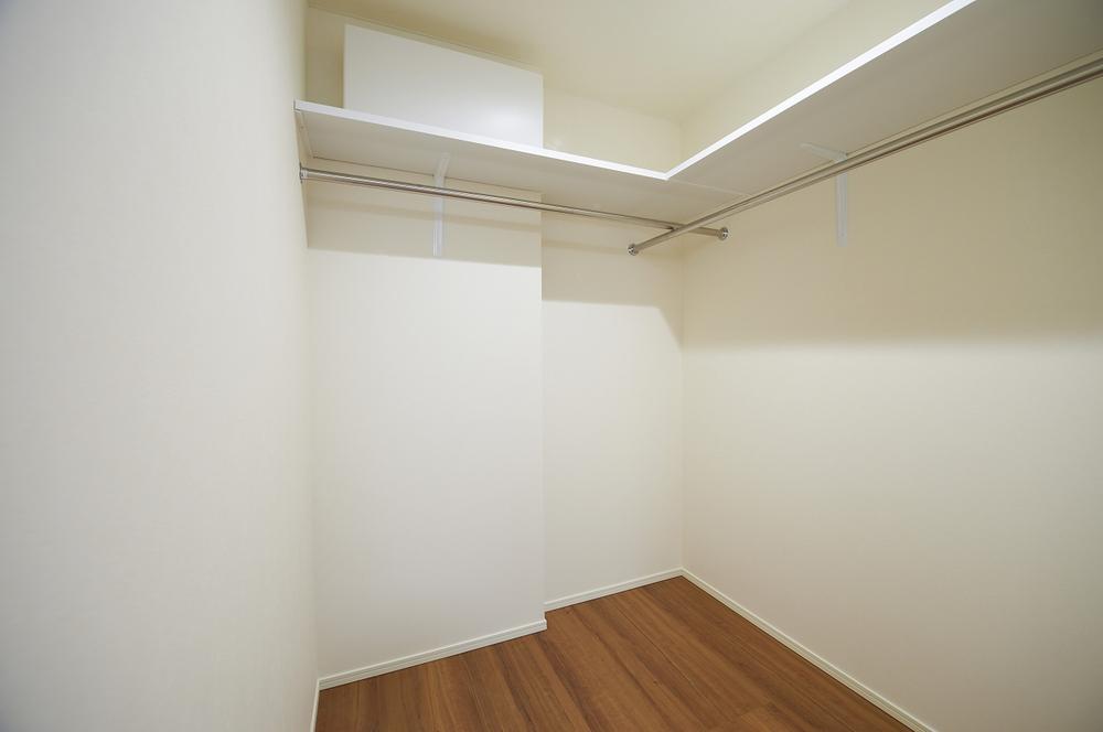 Receipt. Plenty of installation 2.0 tatami mats or more walk-in closet can hold the (storage) to all building