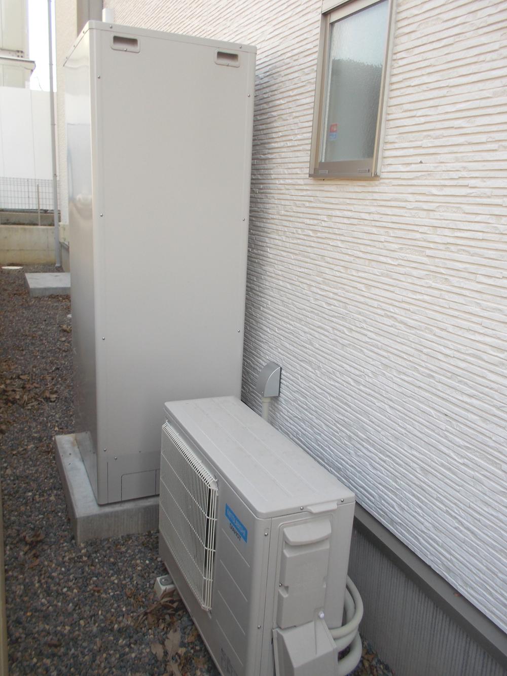 Other Equipment. Electric water heater that can boil water in the heat of the air using a heat pump technology. As a refrigerant, Using carbon dioxide rather than a chlorofluorocarbon.