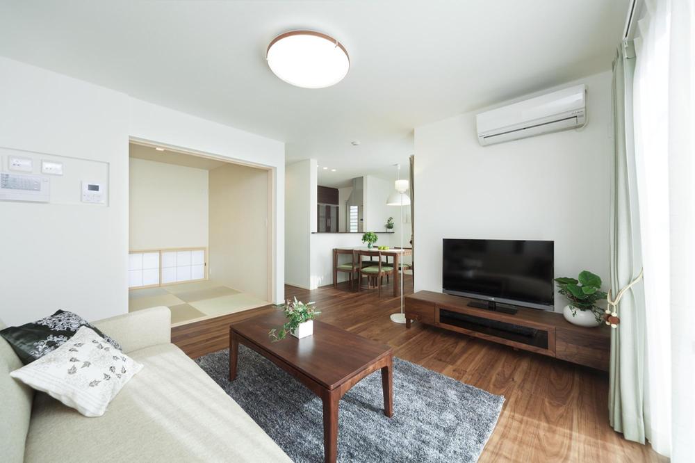 Living. living ・ dining, Sunlight will plug up the kitchen. Indoor (11 May 2013) Shooting