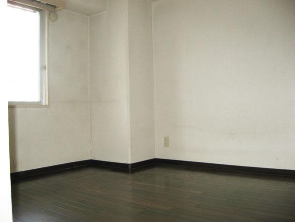 Non-living room. It will be Western-style 5.3 Pledge. Although the photo is not reflected, There is also a storage.
