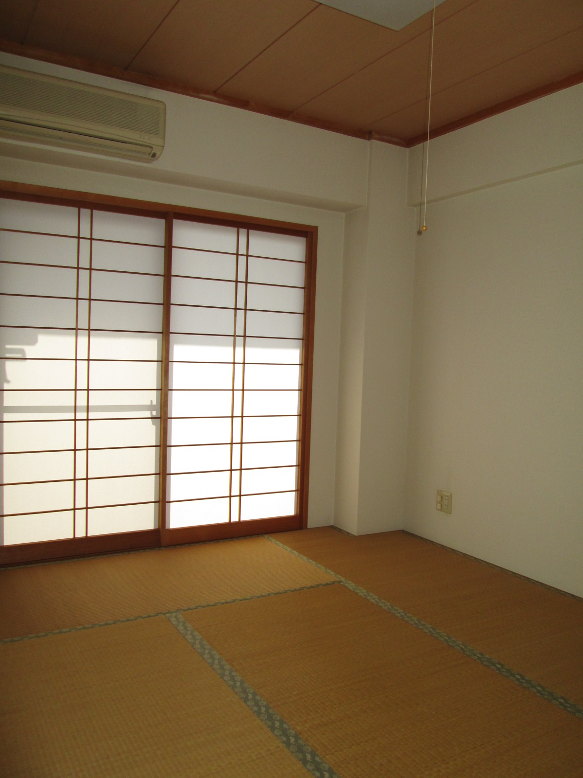 Other room space. Japanese-style room (before tatami Omotegae)