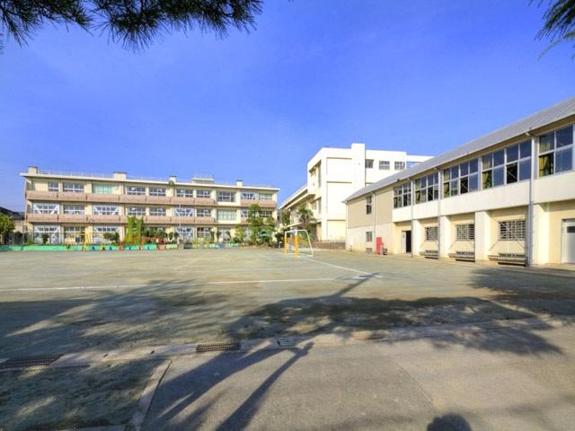 Primary school. 634m until the Chiba Municipal Inage Elementary School
